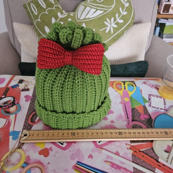 Winter hat - Grinch inspired - Picture 7 of 11